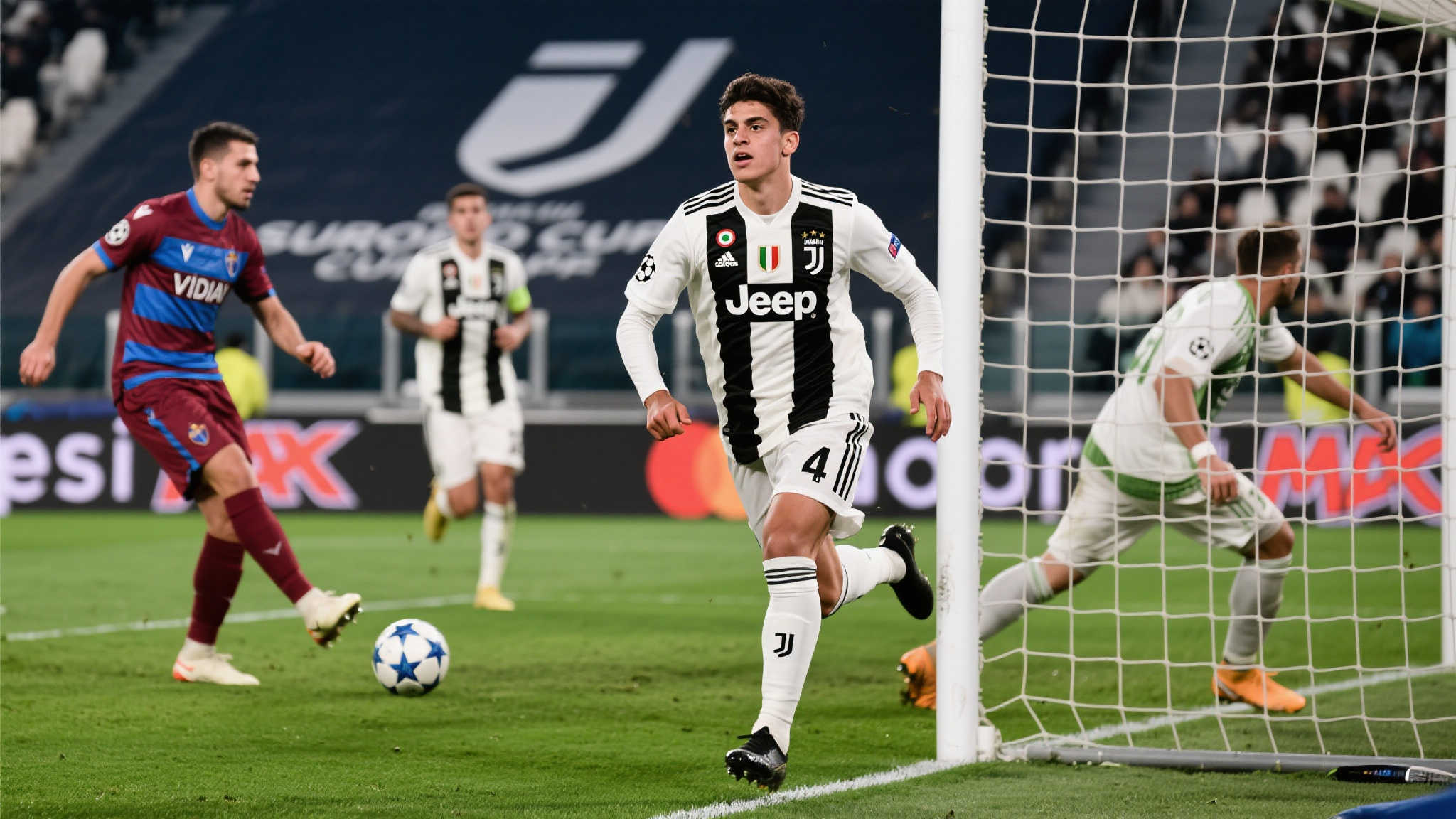 世俱杯赛场上，尤文图斯再度展现强劲实力，以4-1大